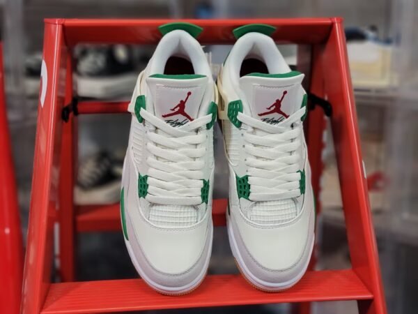 Air Jordan 4 Retro "Pine Green" - Image 5