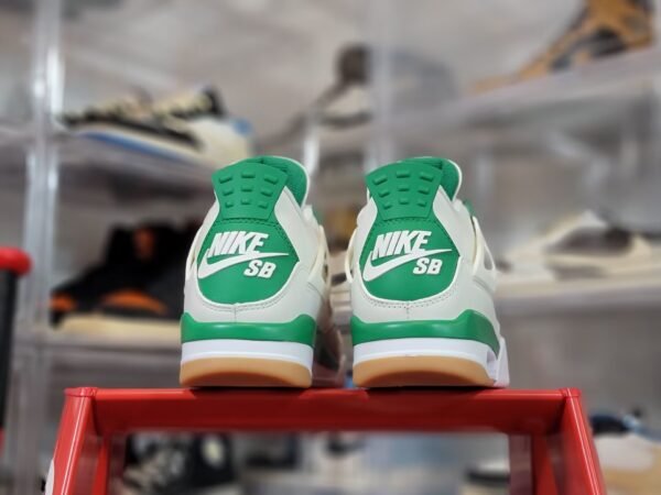 Air Jordan 4 Retro "Pine Green" - Image 3