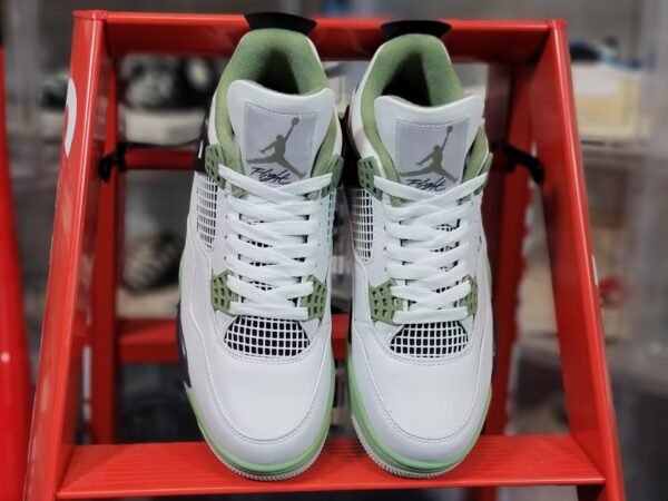 Air Jordan 4 Retro "Seafoam" - Image 4