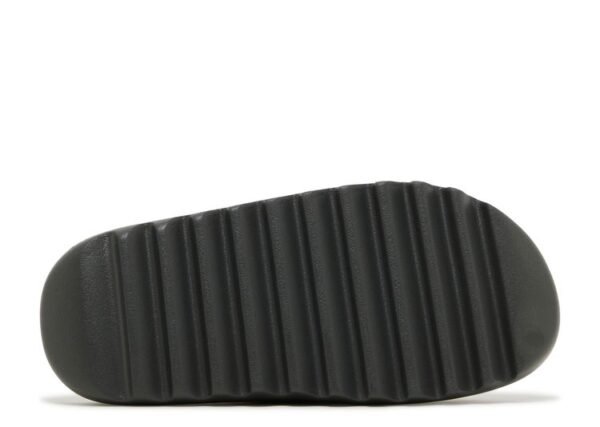 Yeezy Slides Dark Onyx - Image 4