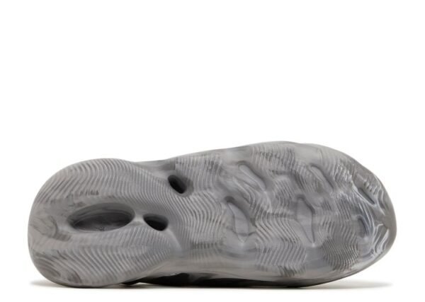 Yeezy Foam Runner MX Granite - Image 4