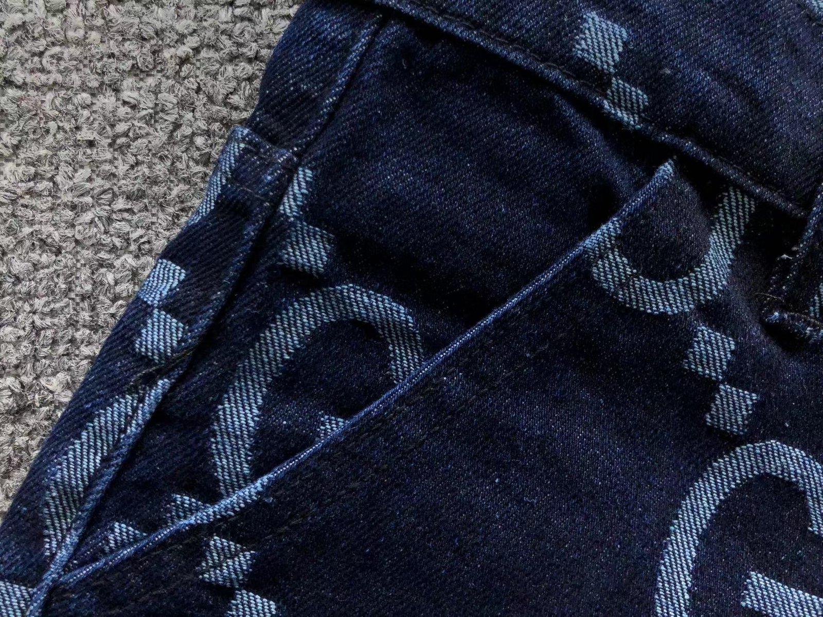 Gucci Denim Logo Set - Image 15