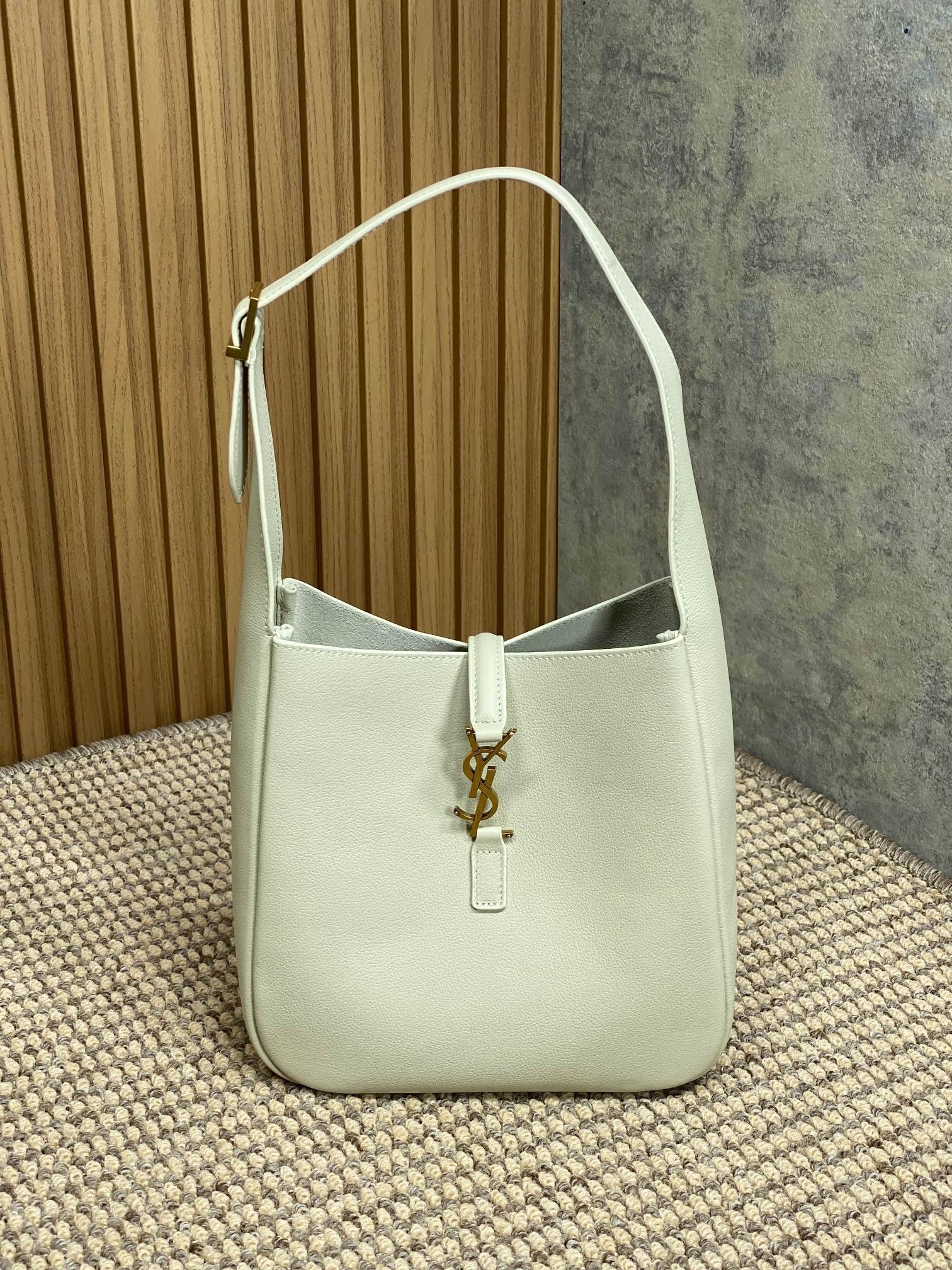 Yves Saint Laurent Supple Large Bag White - Image 2