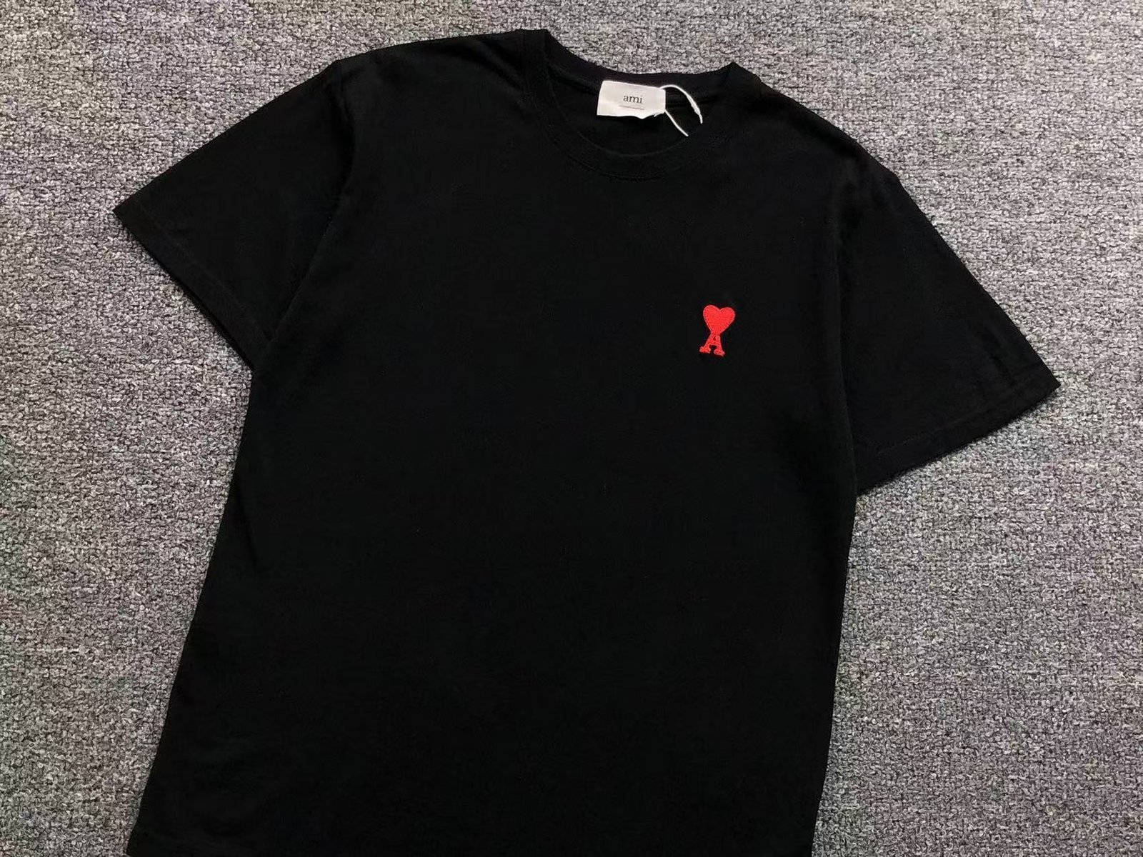 Ami Heart Logo Tshirt Black - Image 3