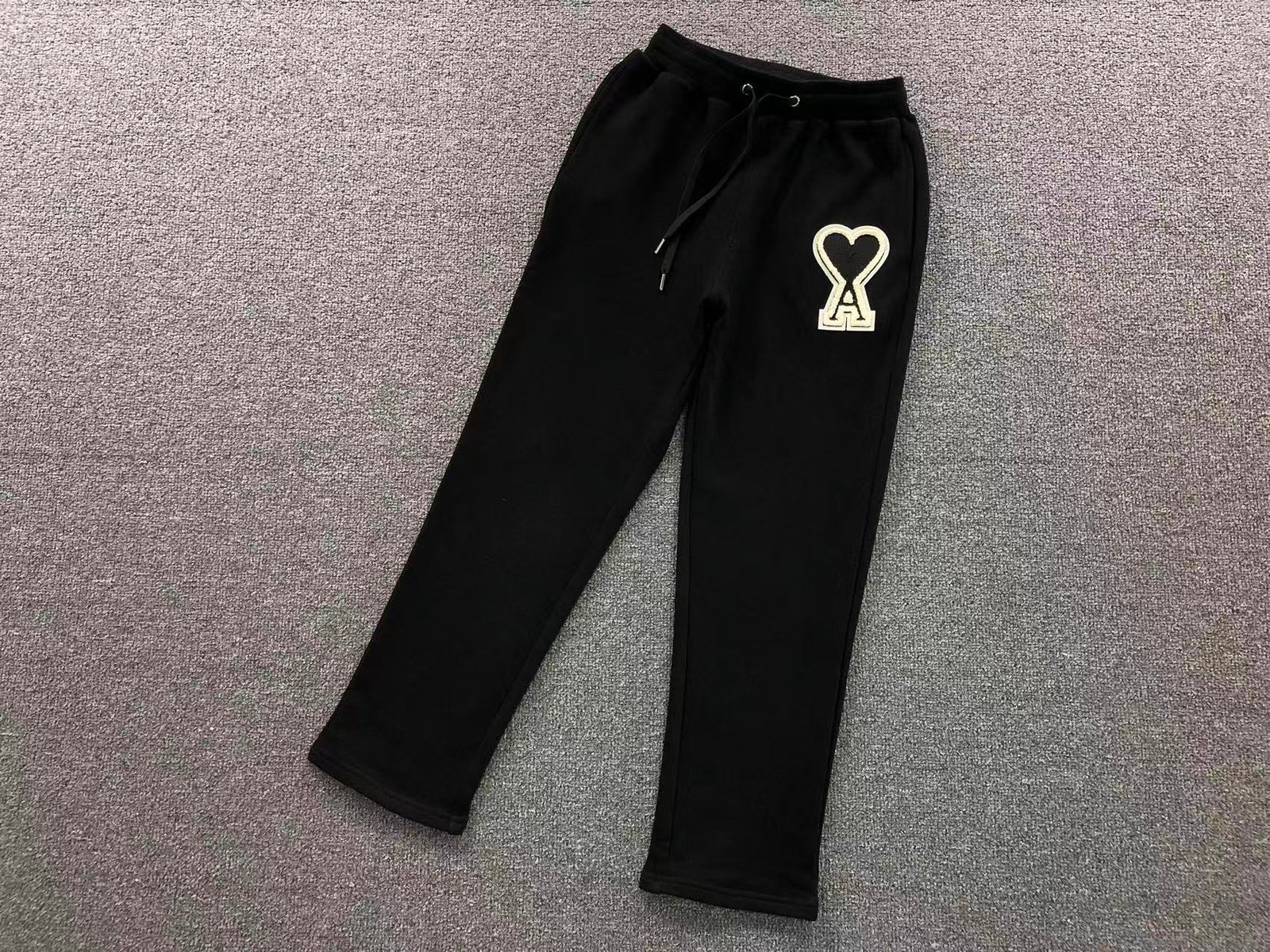 Ami Big Black Heart Sweatpants Black - Image 3