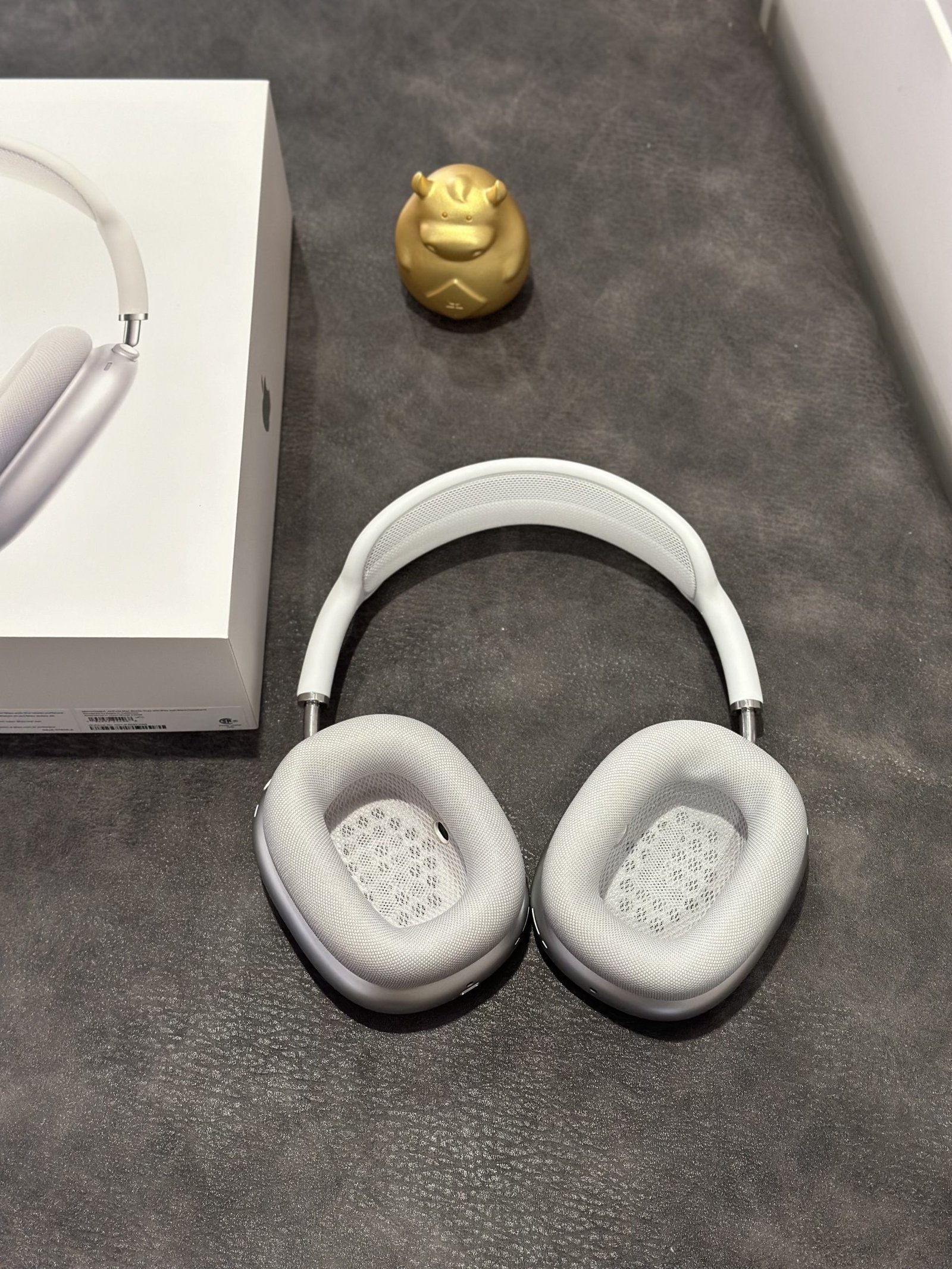 AirPods Max Silver White - Image 3