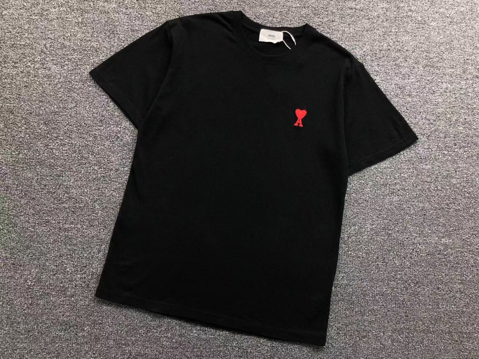 Ami Heart Logo Tshirt Black - Image 4