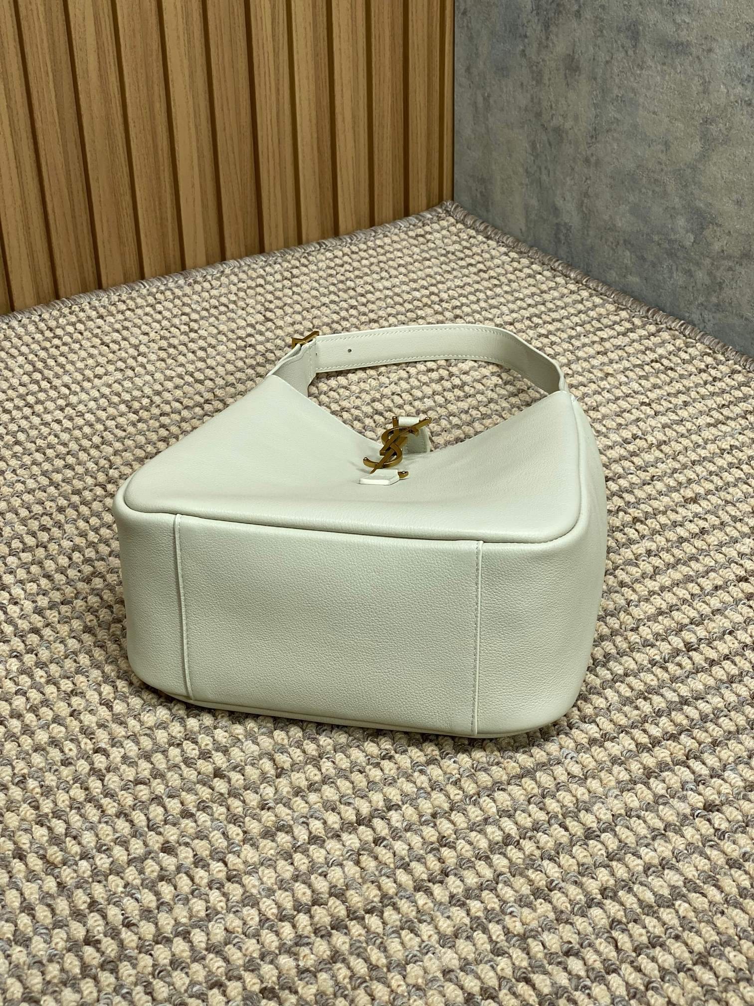 Yves Saint Laurent Supple Large Bag White - Image 4