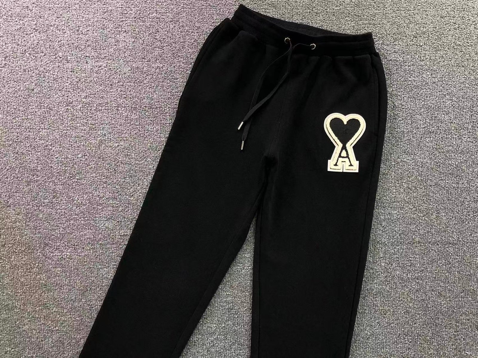 Ami Big Black Heart Sweatpants Black - Image 4