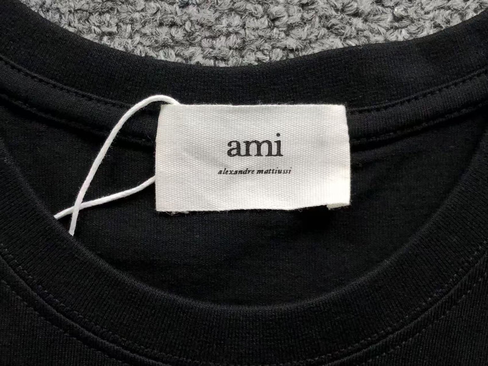 Ami Heart Logo Tshirt Black - Image 7