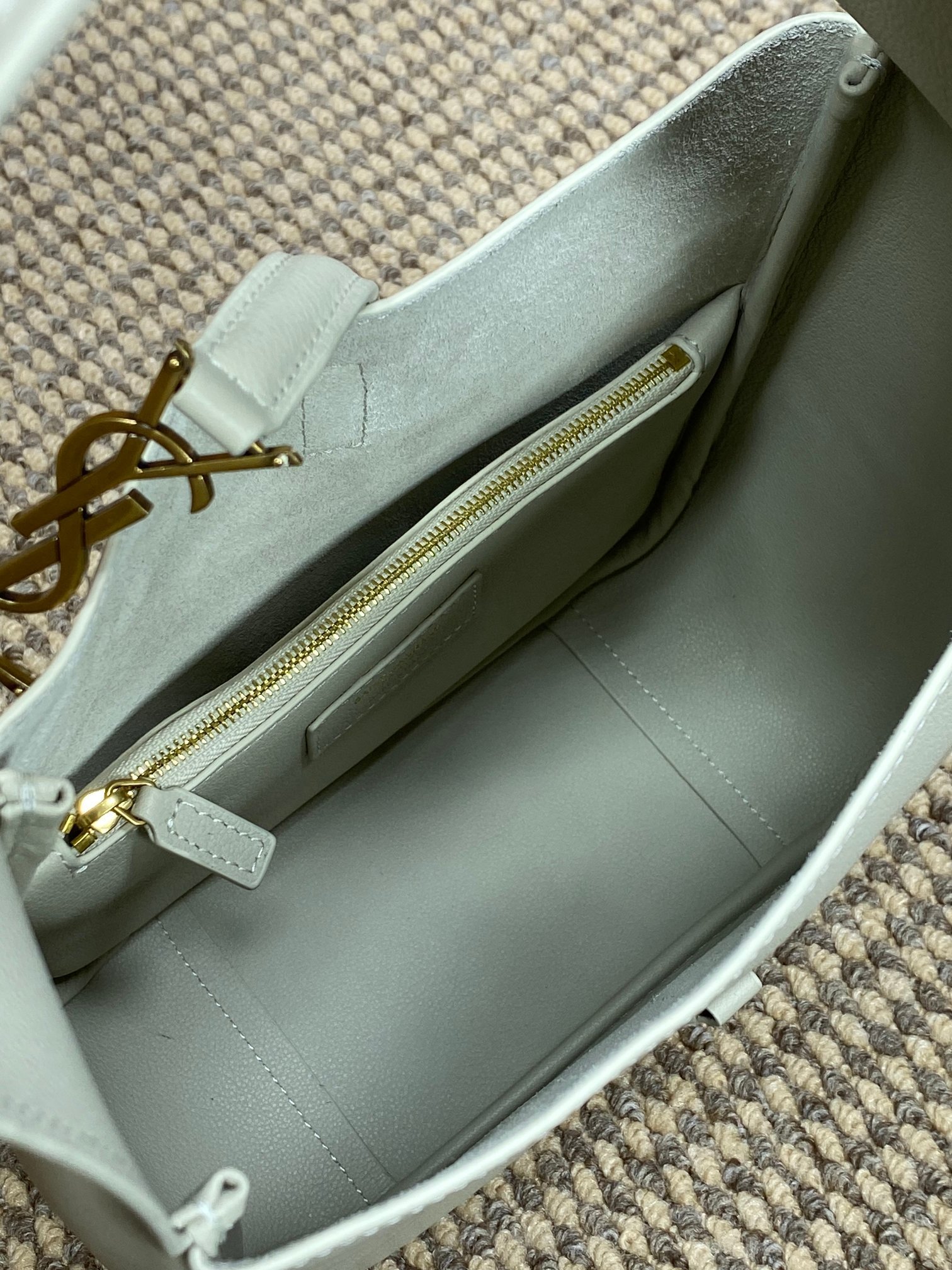 Yves Saint Laurent Supple Large Bag White - Image 9