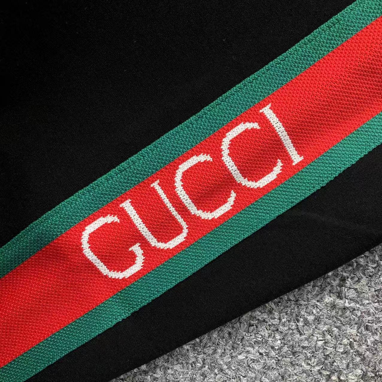 Gucci Vertical Stripes Logo Set - Image 10