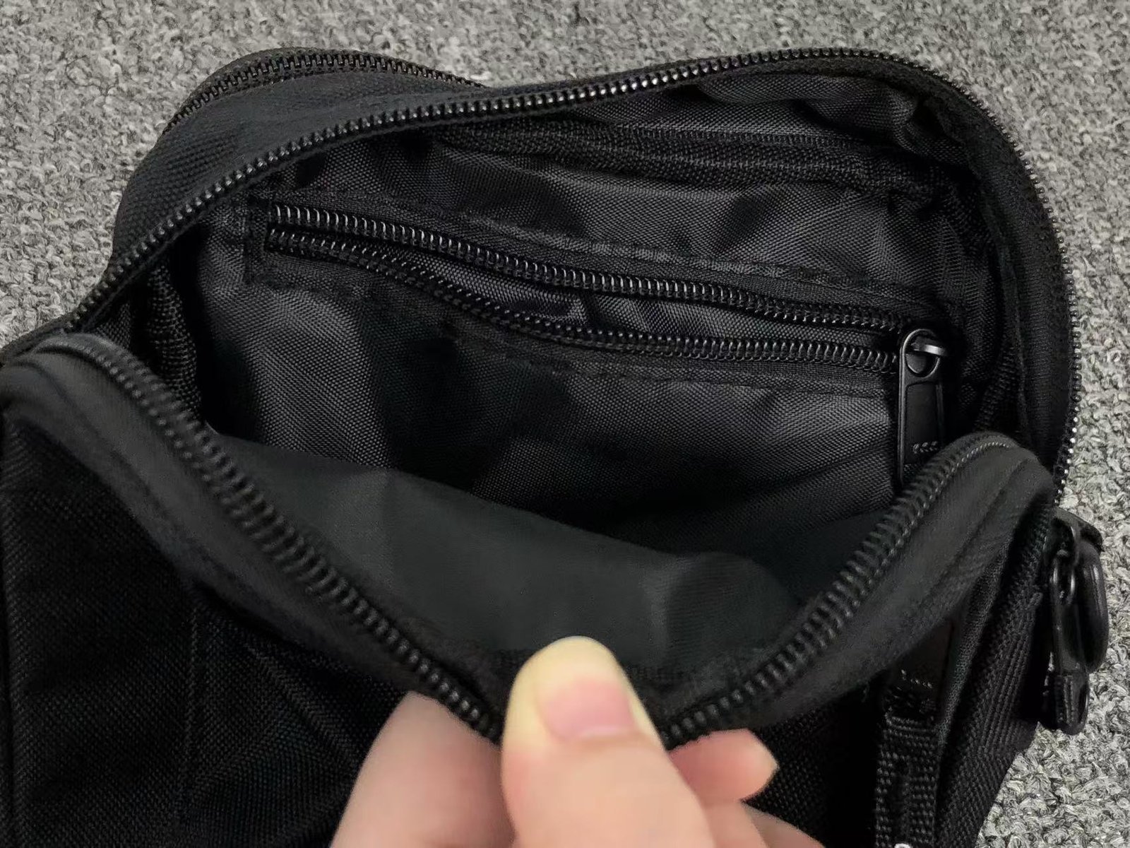 Carhartt Wip Essentials Small Bag Black - Image 11