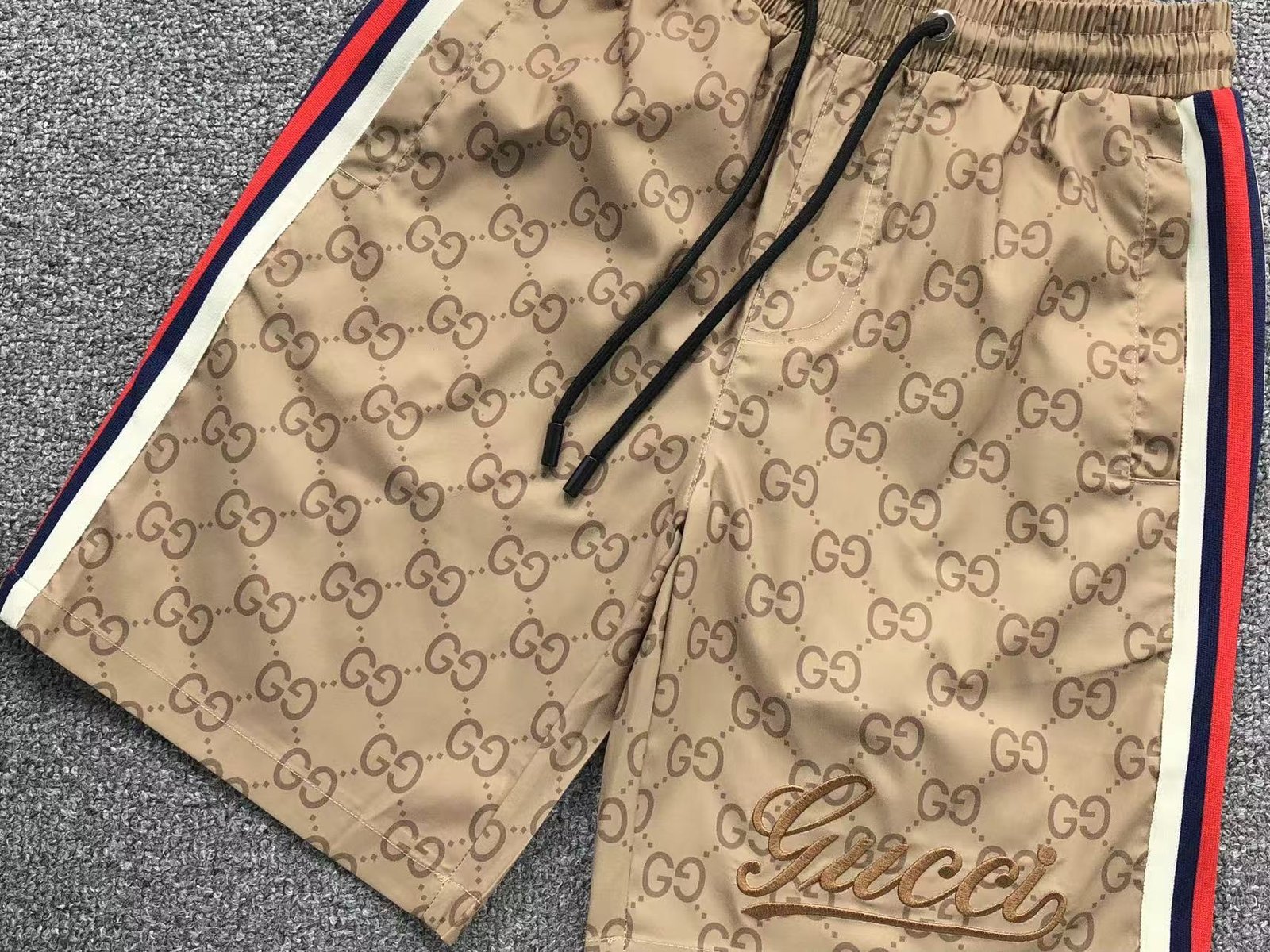Gucci Print Logo Shorts Beige - Image 2