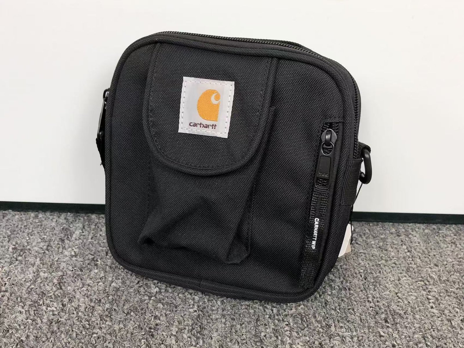 Carhartt Wip Essentials Small Bag Black - Image 2