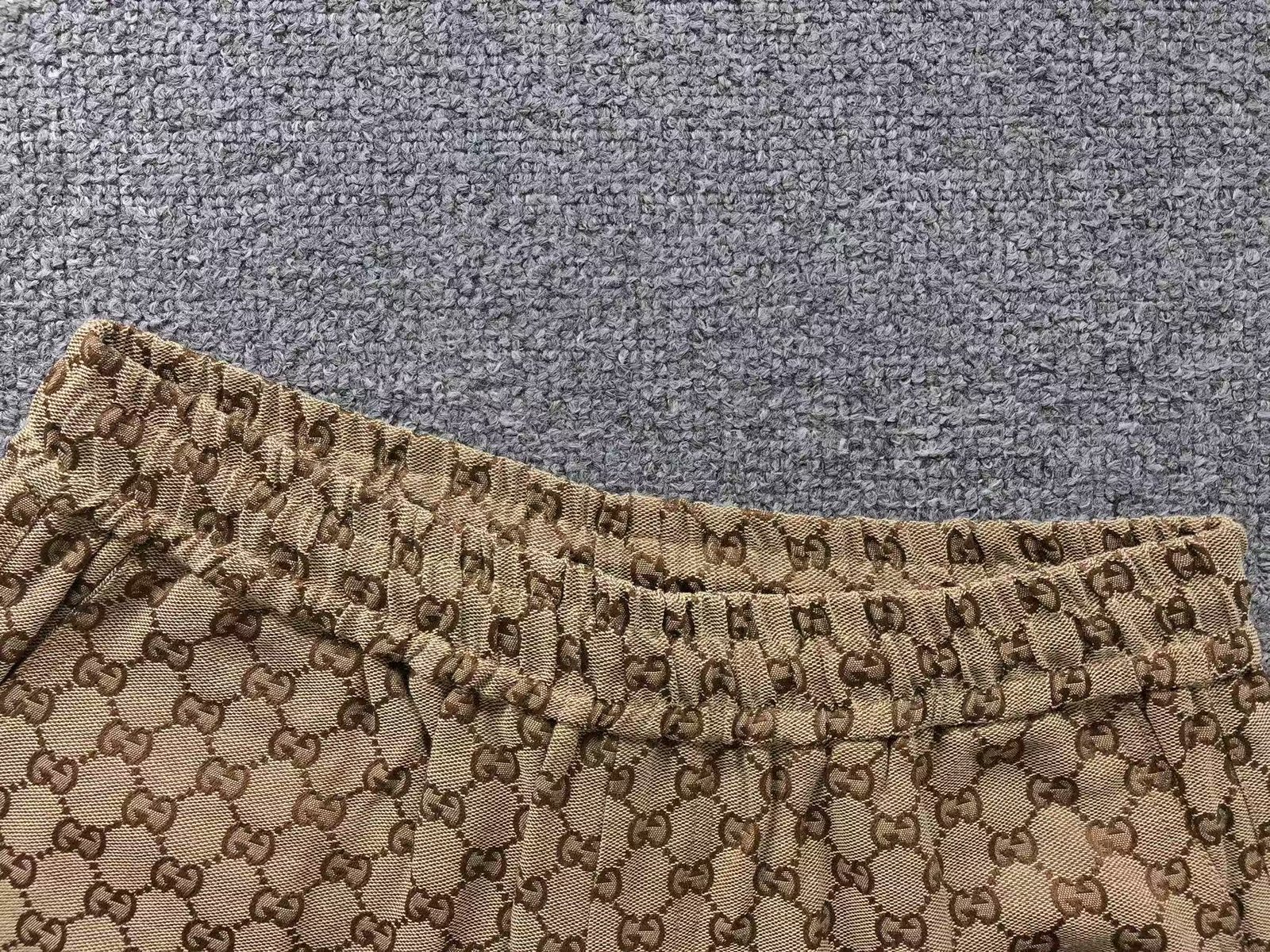 Gucci Print Logo Shorts - Image 3