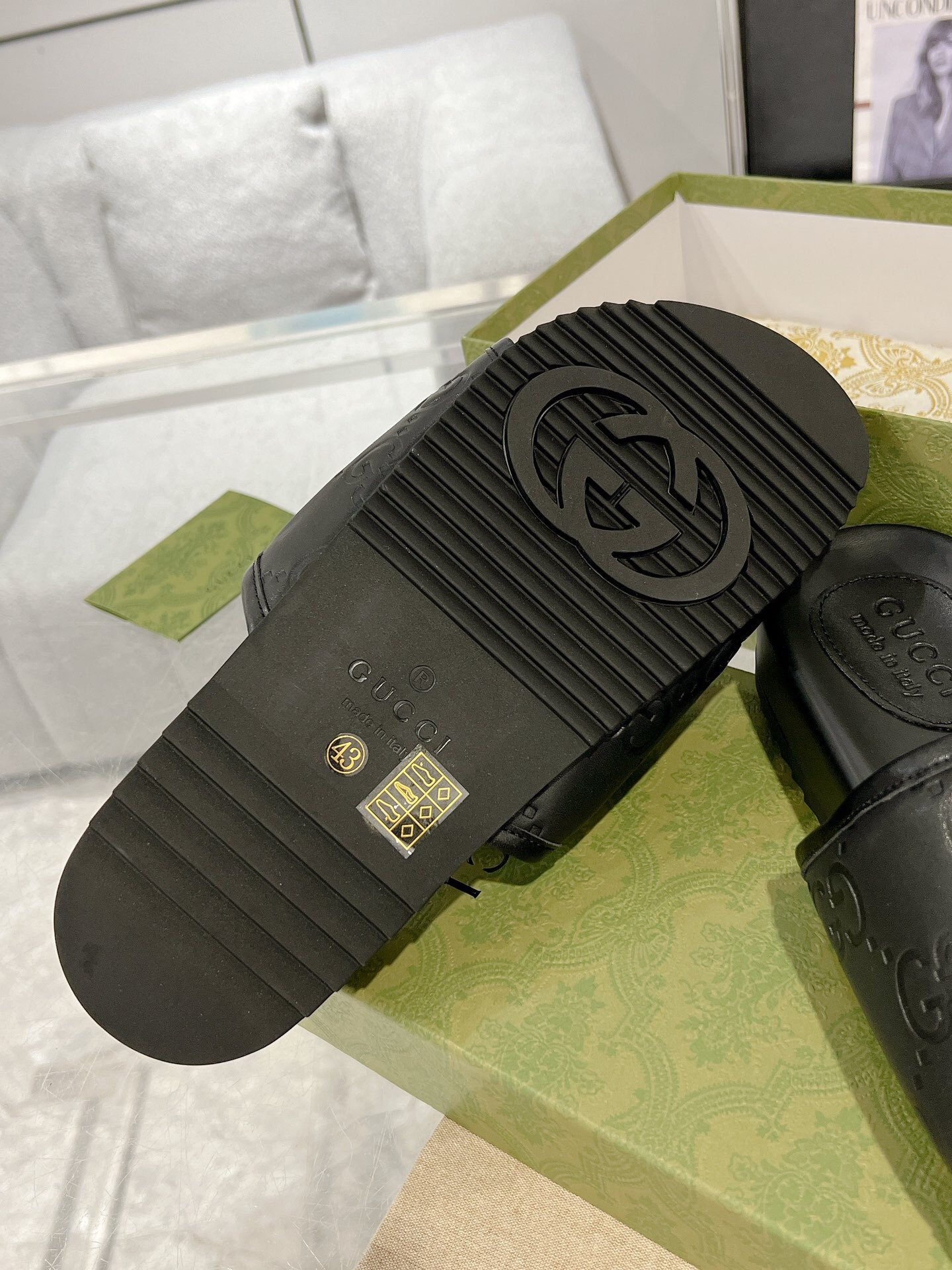 Gucci Logo Pattern Leather Slide Black - Image 3