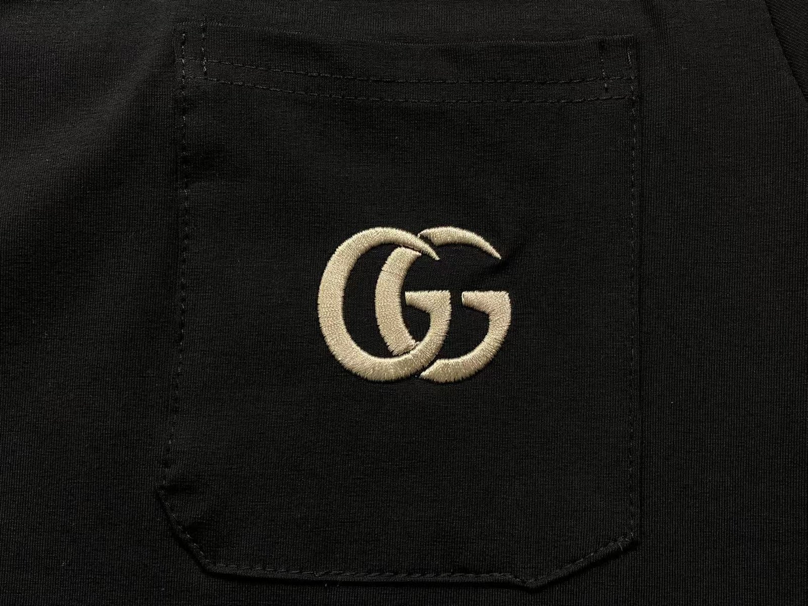 Gucci Vertical Strips Logo Tshirt Black - Image 4
