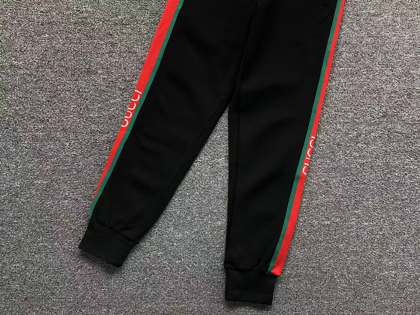 Gucci Vertical Stripes Logo Set - Image 8