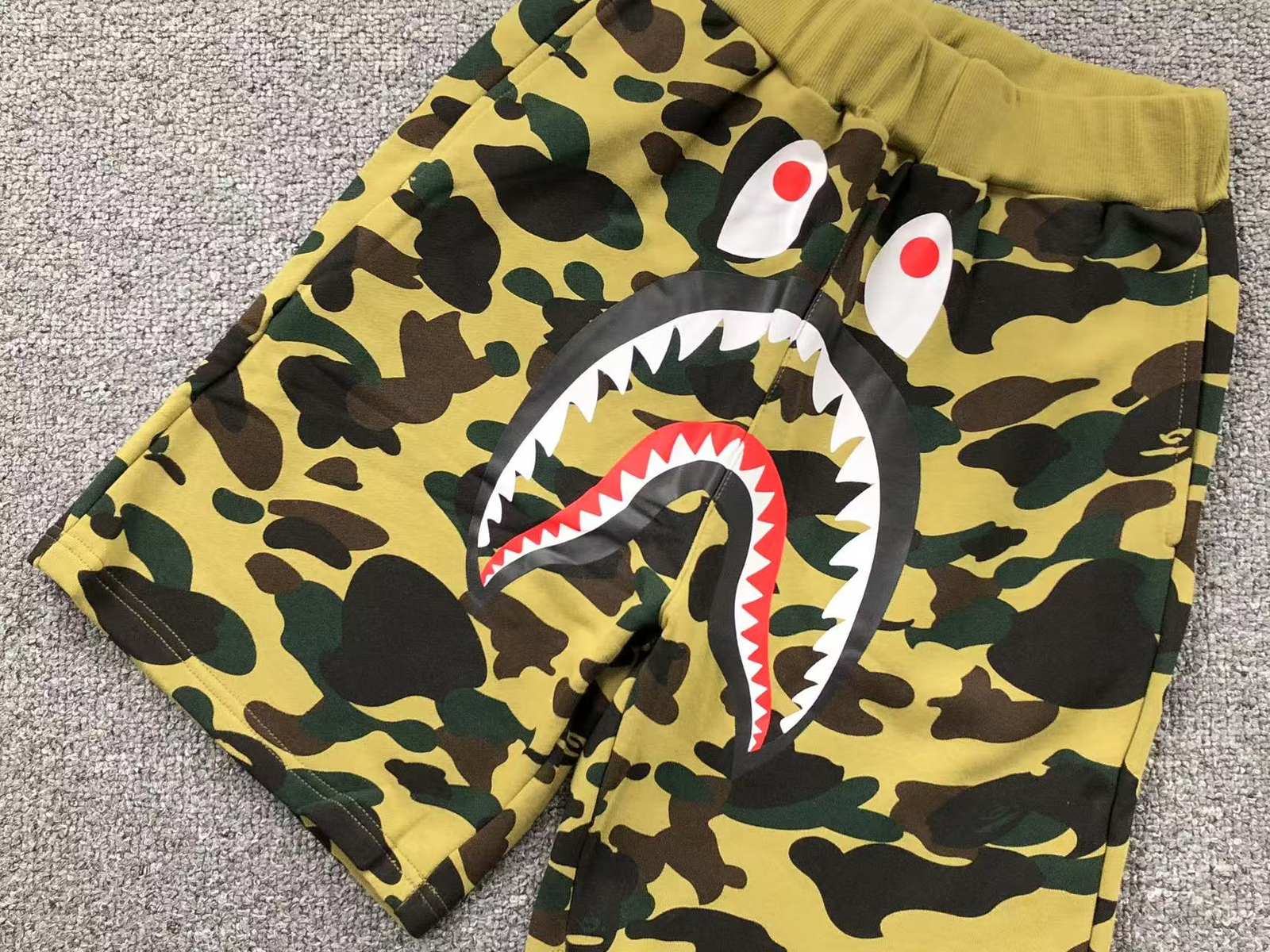 Bape Shorts gutta green - Image 2