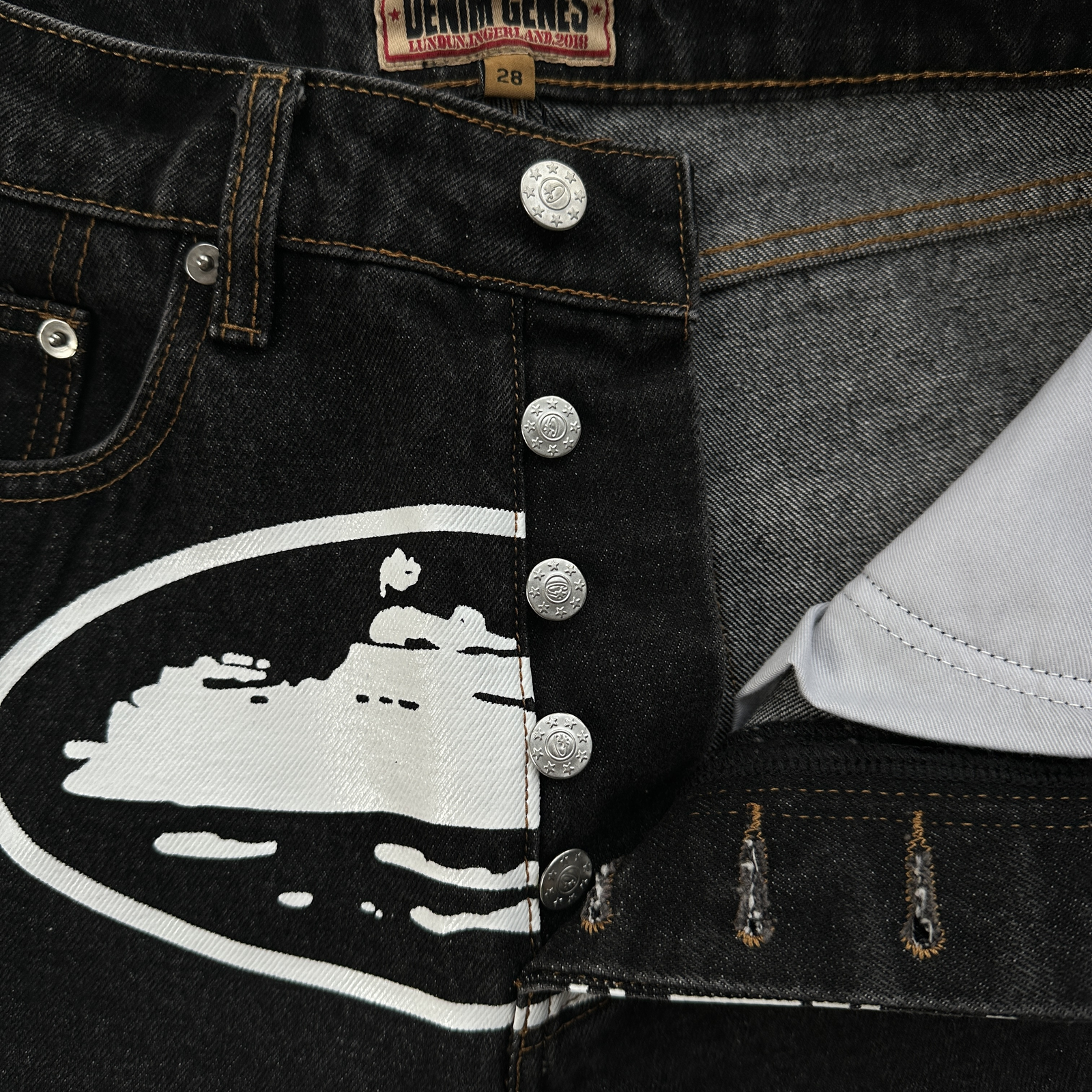 Corteiz Island Baggy Shorts-Black - Image 6