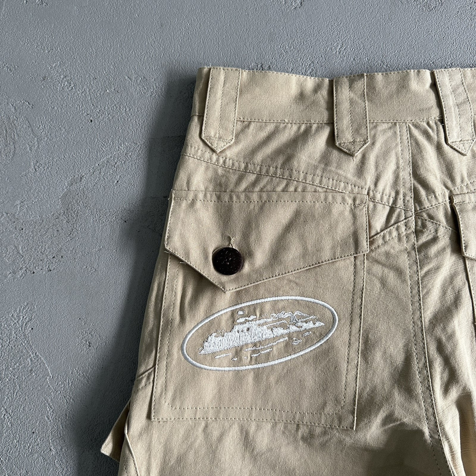 Corteiz Slant Pocket Khaki Shorts - Image 4