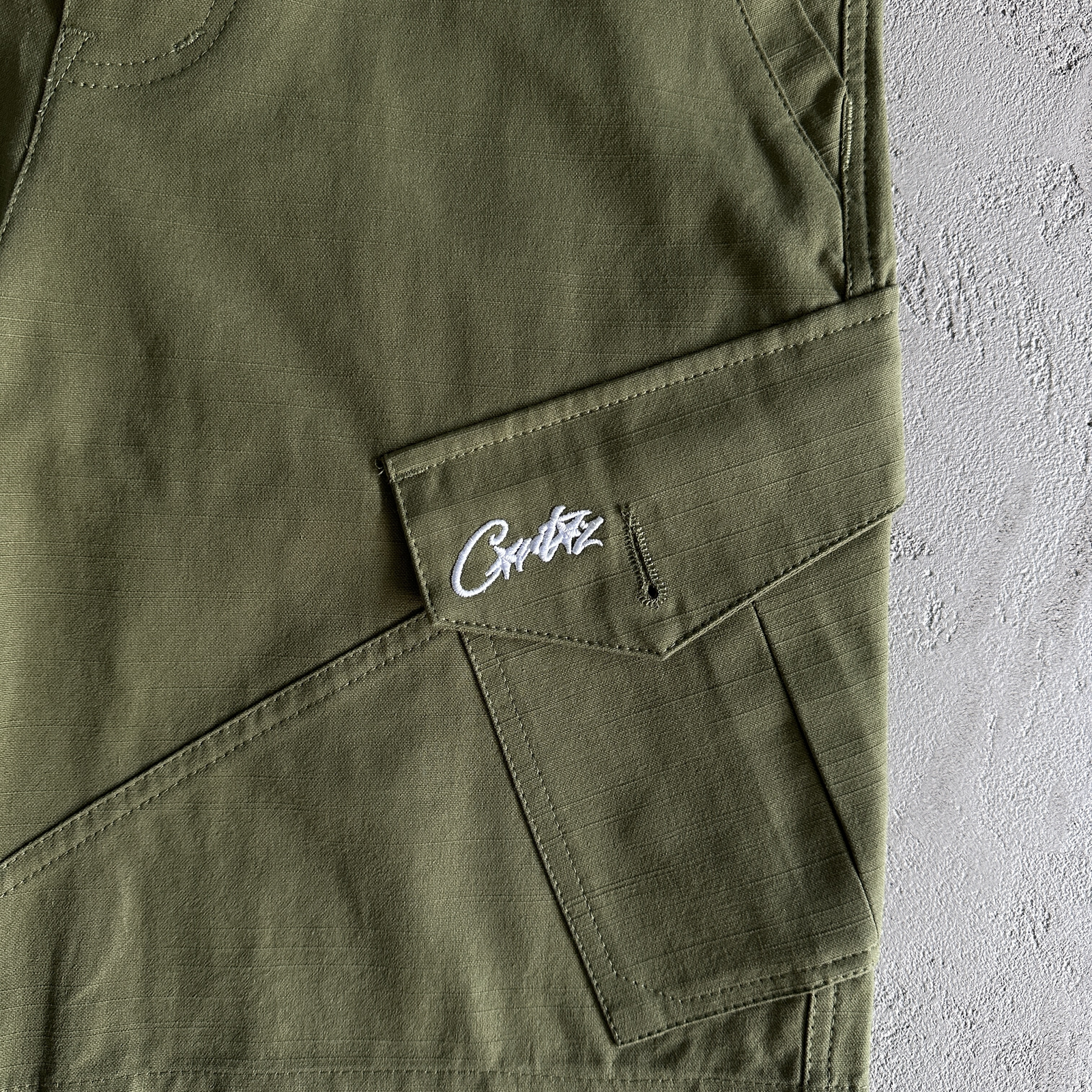 Corteiz Slant Pocket Green Shorts - Image 5