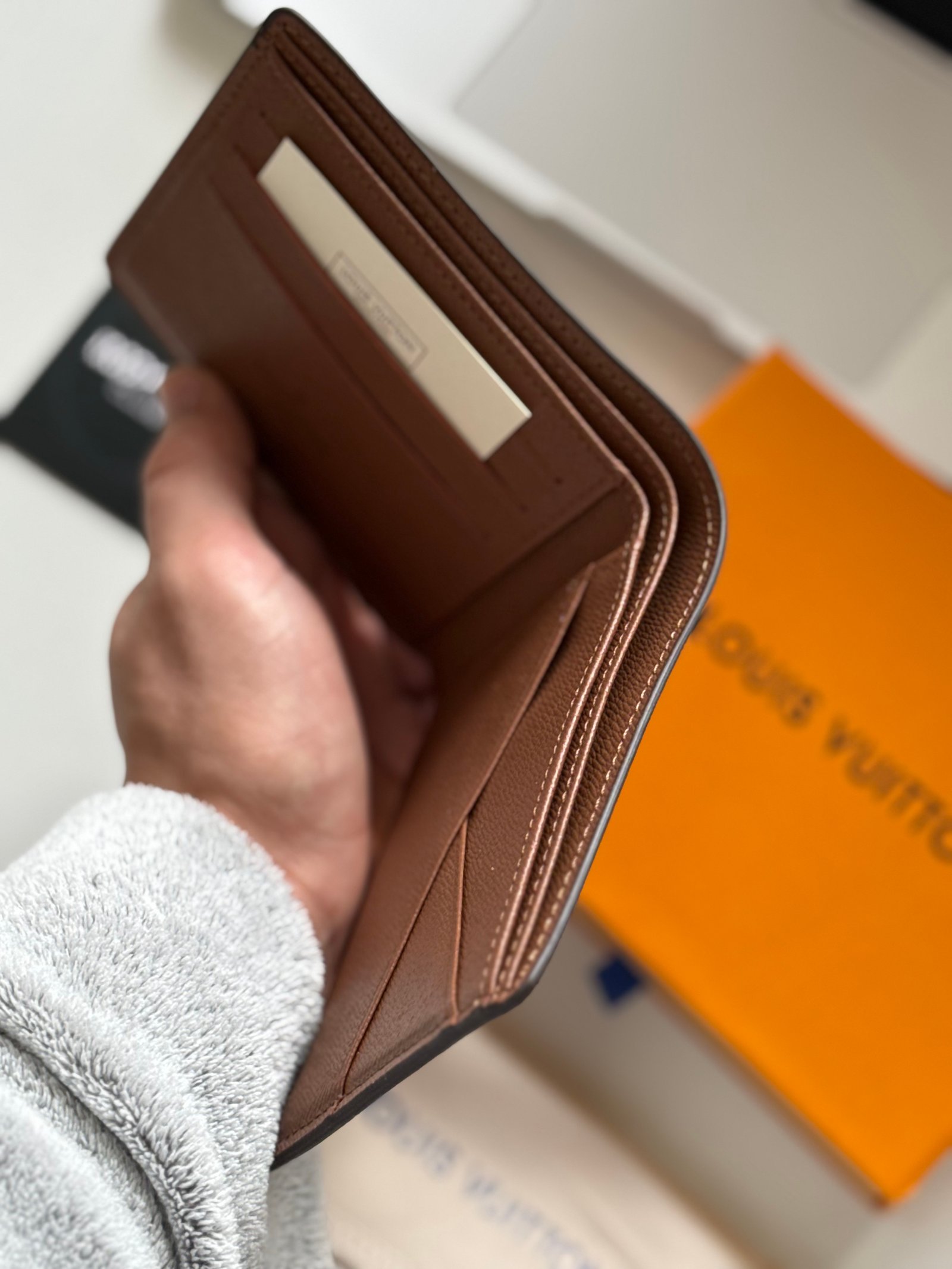 Louis Vuitton monogram bifold men’s - Image 11