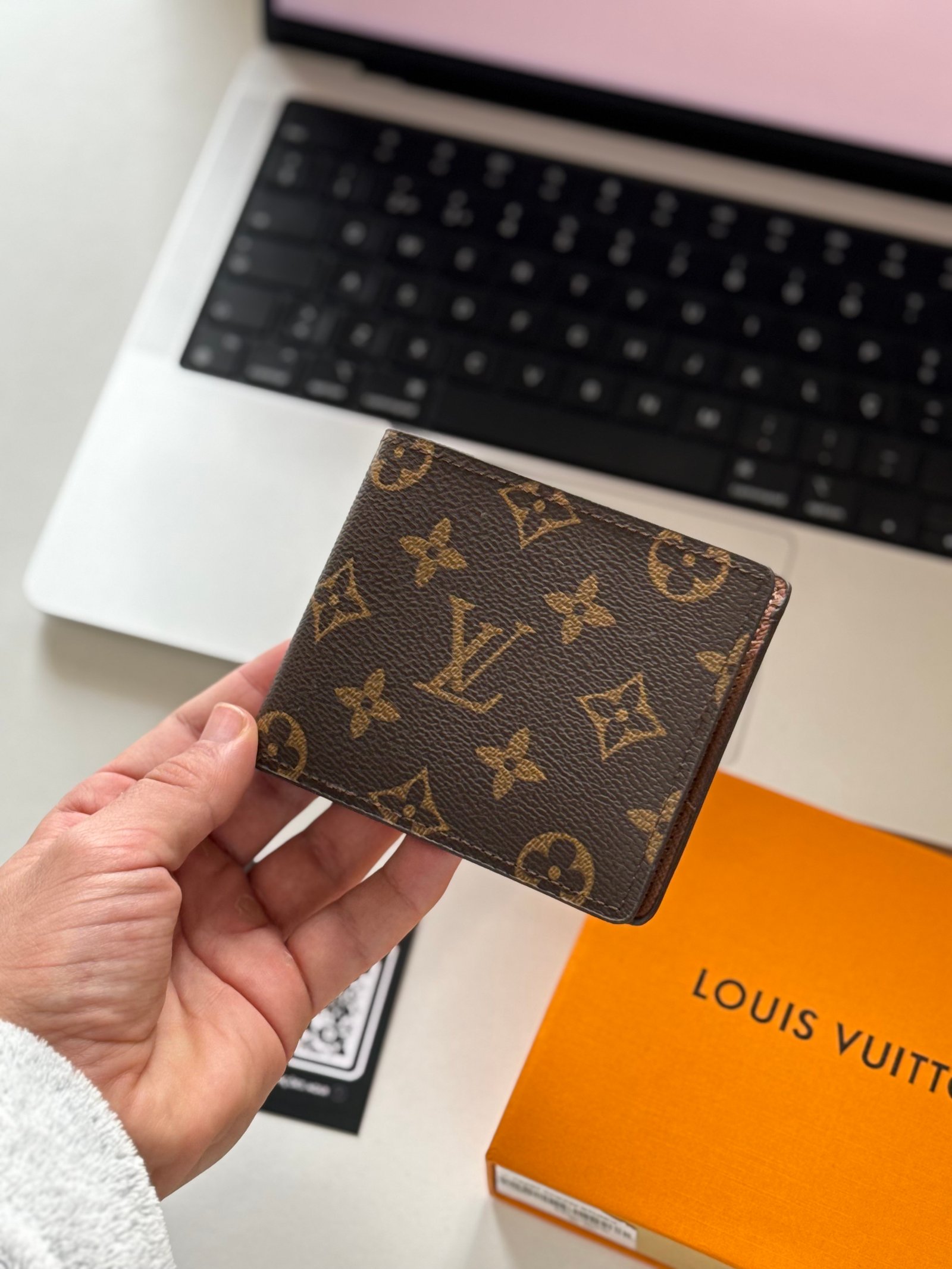 Louis Vuitton monogram bifold men’s - Image 10